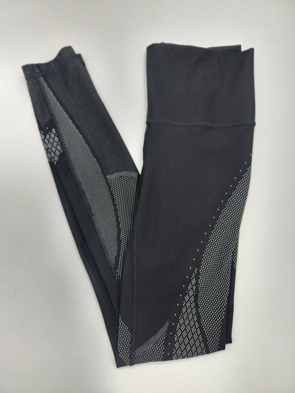 Lululemon Black High Rise Mesh Panel Leggings Women's Size 6 Athletic Yoga Pants